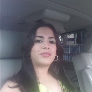 Meet your Posher, Yaniris